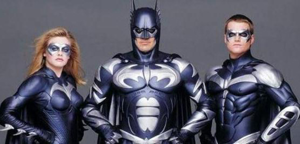 好莱坞影星乔治·克鲁尼骑摩托车发生车祸，伤势不明