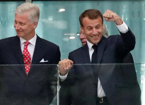 亲眼见证法国队获胜，看台上的马克龙乐开了花