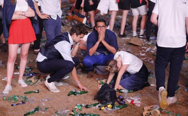 前线｜英格兰球迷唱了120分钟：歌声不停，眼泪不止