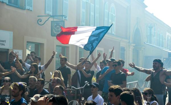 头条世界杯｜休赛日，我们一起来玩《滚动内马尔》