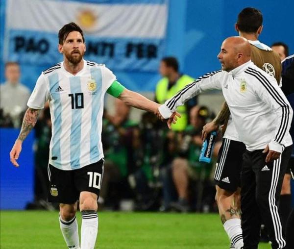 头条世界杯｜休赛日，我们一起来玩《滚动内马尔》