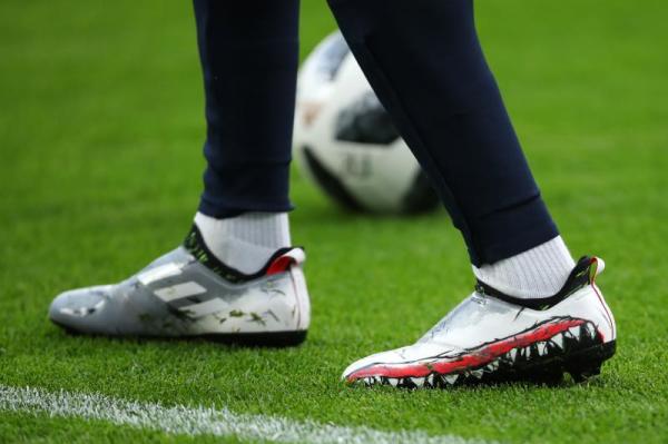职业球员的脚有多“丑陋”？这才是足球真实的样子