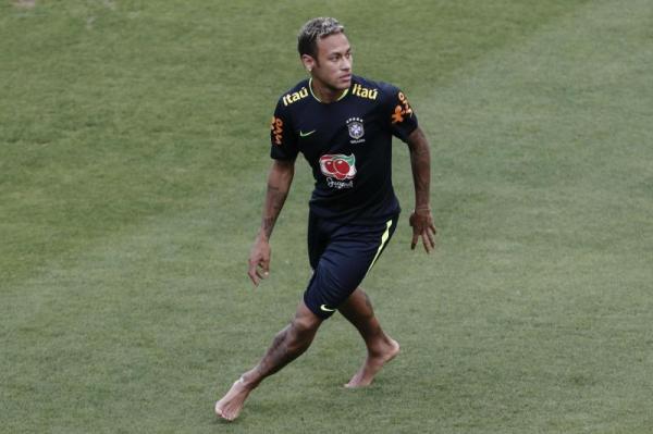 职业球员的脚有多“丑陋”？这才是足球真实的样子