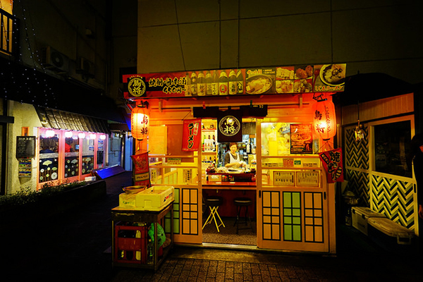 朝市与横丁，在八户吃遍庶民食堂