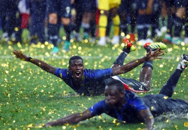 前线｜博格巴笑了：最幸福的事，就是和妈妈捧起大力神杯