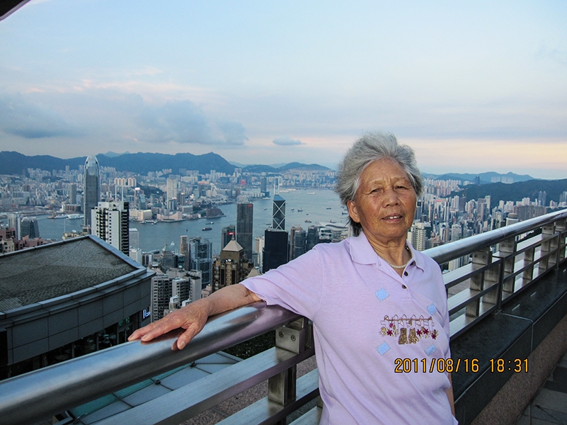 2011年香港维多利亚港留影