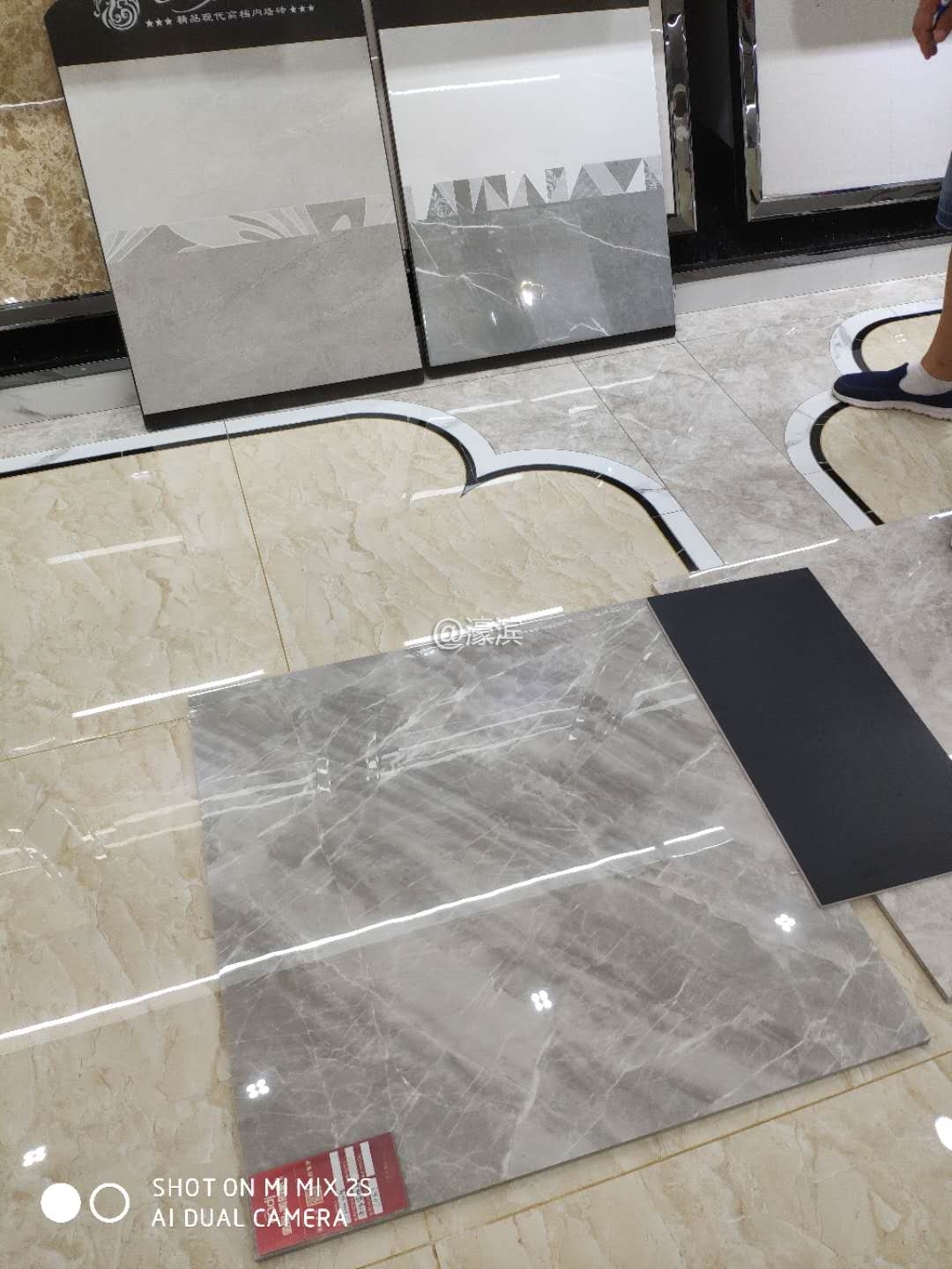 选中客厅地砖.jpg