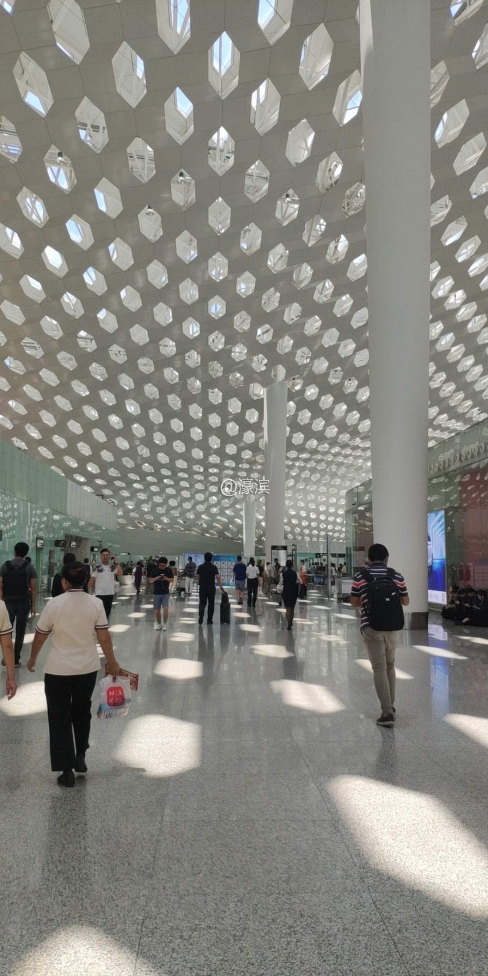 1深圳机场.jpg