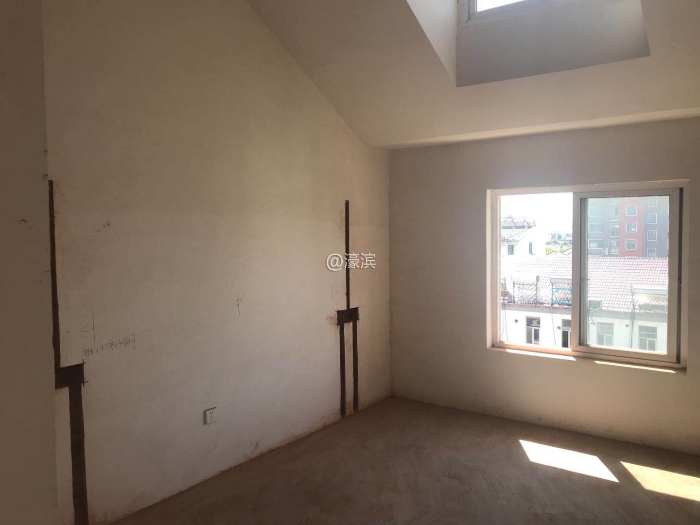 做书架的客厅墙