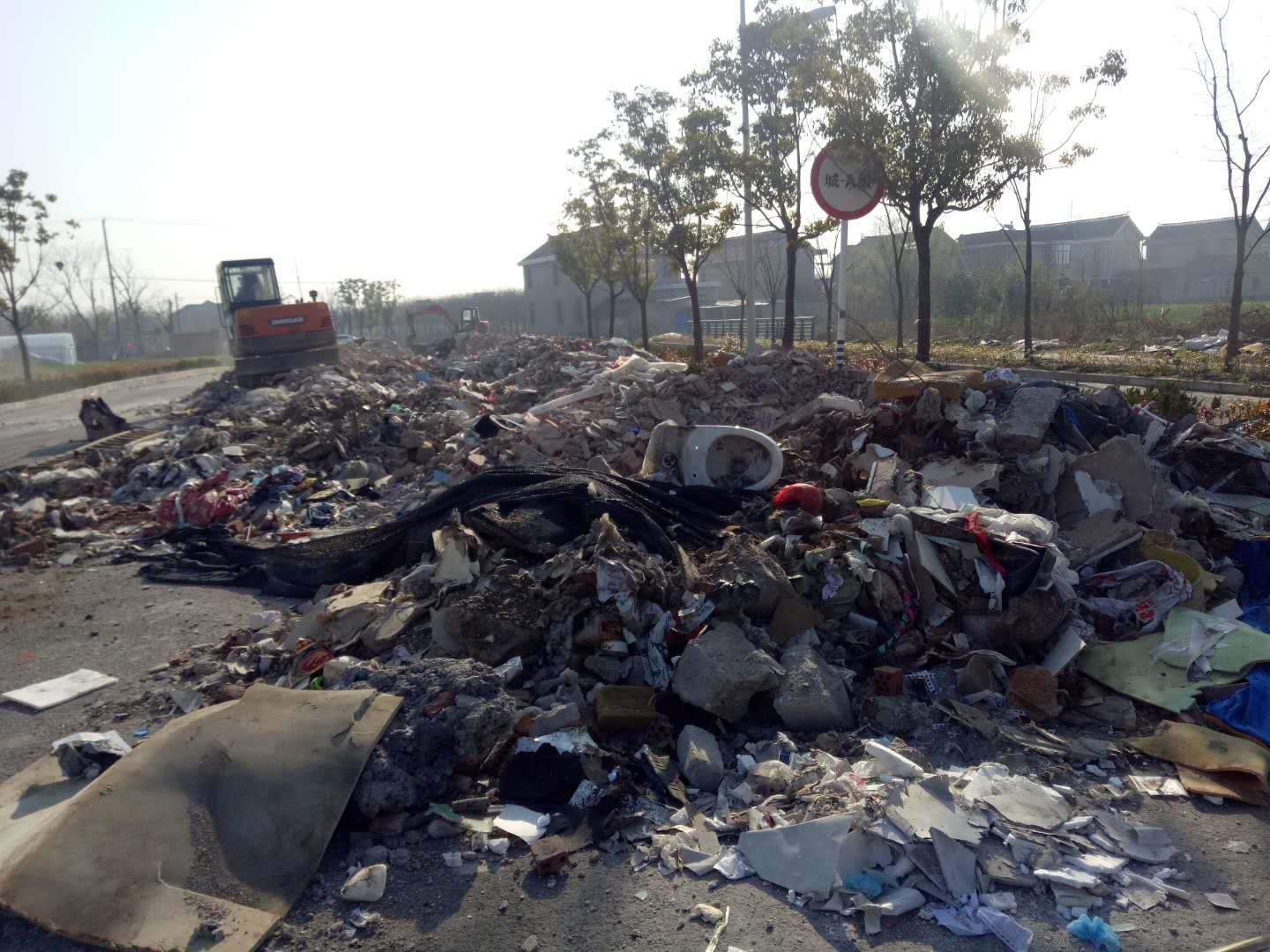 大量被偷到的建筑垃圾