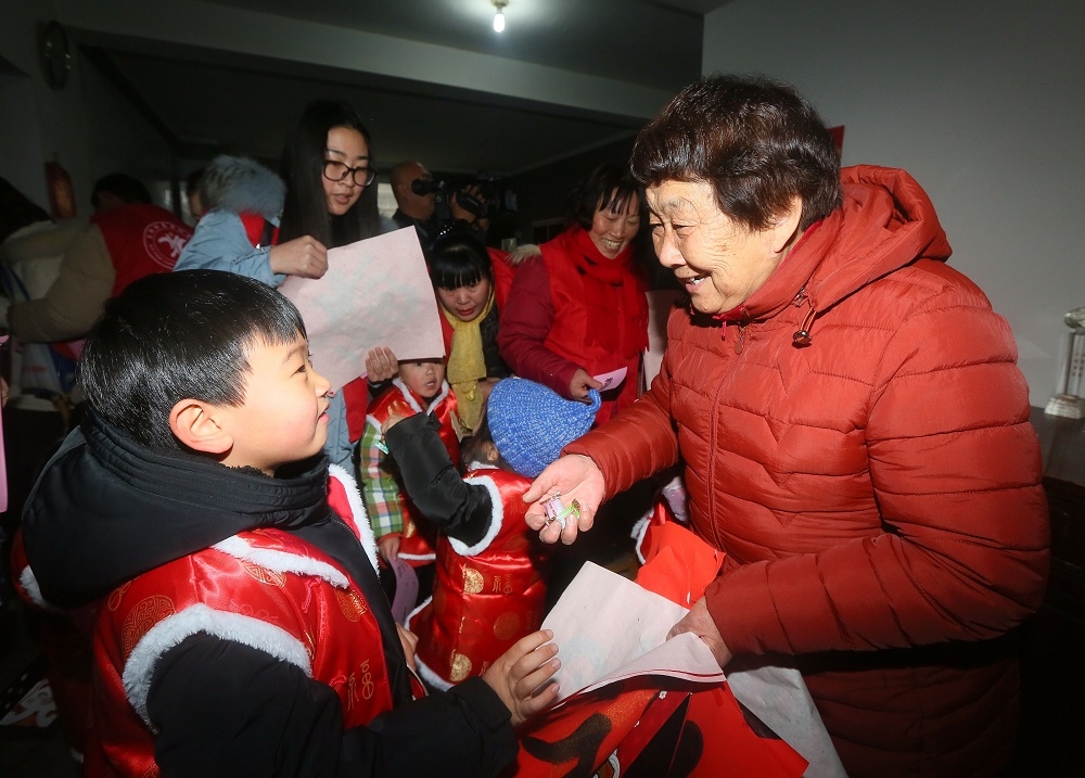 萌娃送福，欢乐迎新春 (1).jpg