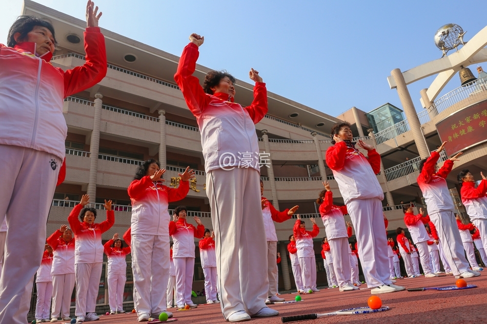 南通市老年大学开学  万余老人进课堂 (10).jpg
