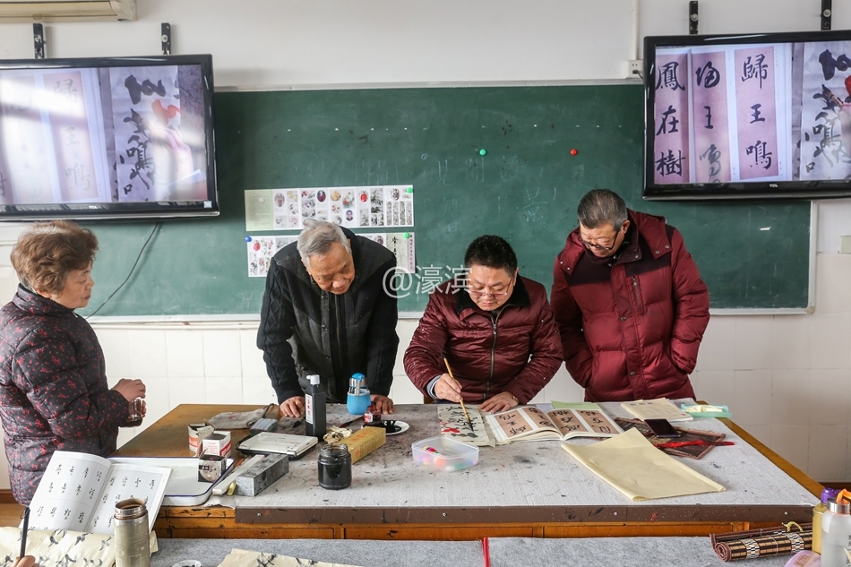 南通市老年大学开学  万余老人进课堂 (14).jpg