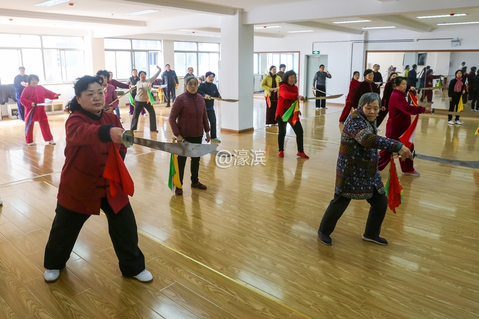 南通市老年大学开学  万余老人进课堂 (15).jpg