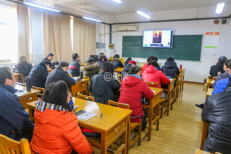 南通市老年大学开学  万余老人进课堂 (16).jpg