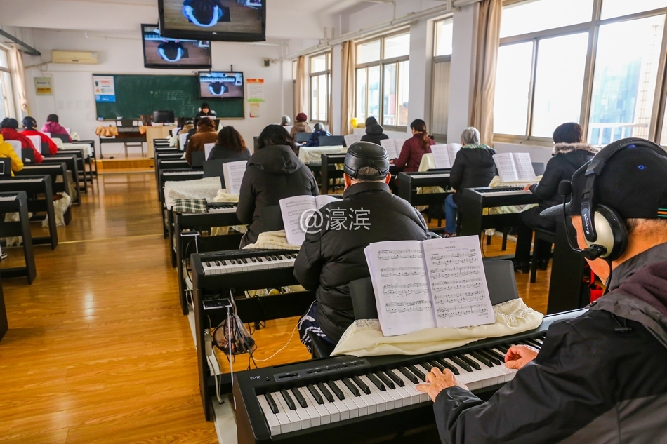 南通市老年大学开学  万余老人进课堂 (18).jpg