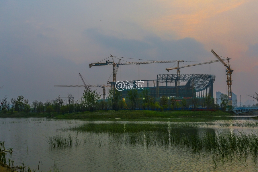 傍晚紫琅湖  风光秀美真养眼 (9)  2019年4月14日，南通中央创新区紫琅湖公园春光明媚.jpg