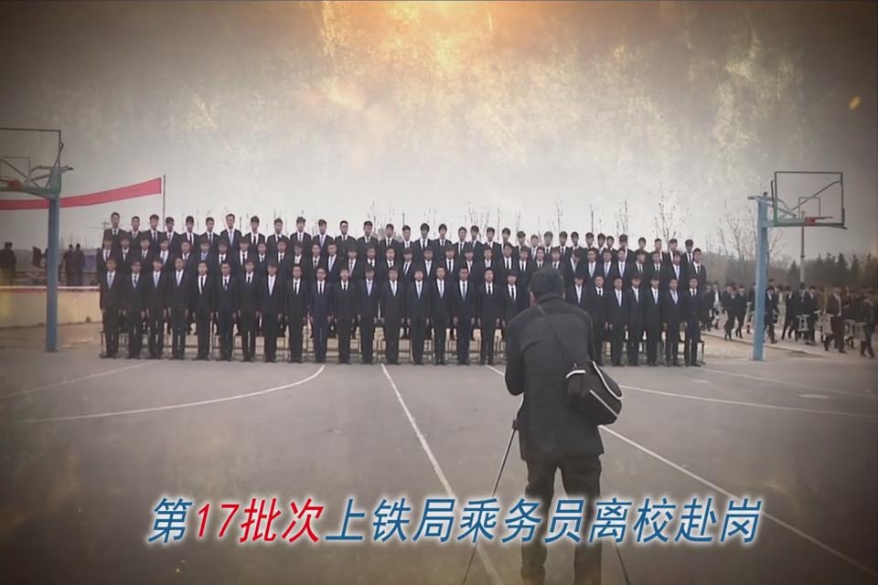 17批次男生离校.jpg