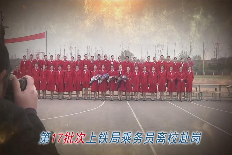 17批次女生离校.jpg