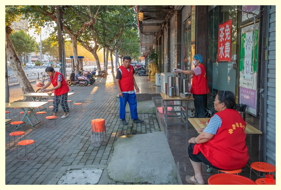 这里的一切显得有条不紊、分工合作。