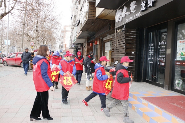 2019.1.29 组织开展青少年新春送福进商户活动_副本.jpg