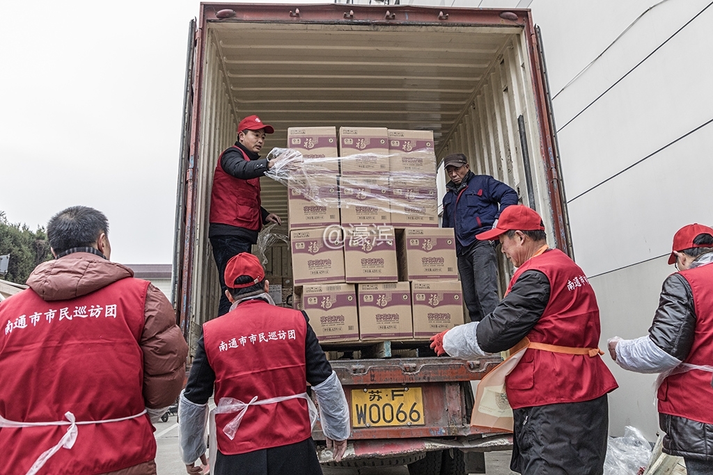 爱心物资运到现场