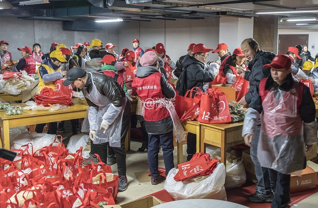 忙碌的分装现场