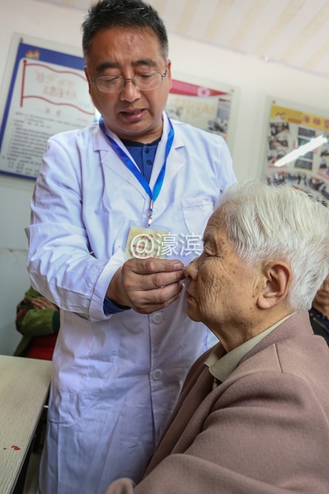 姚建荣医生针灸推拿义诊 (10).jpg