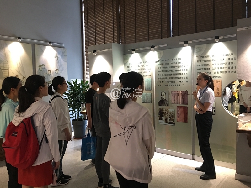 弘运社区：参观博物馆 感受科学和人文魅力3_副本.jpg