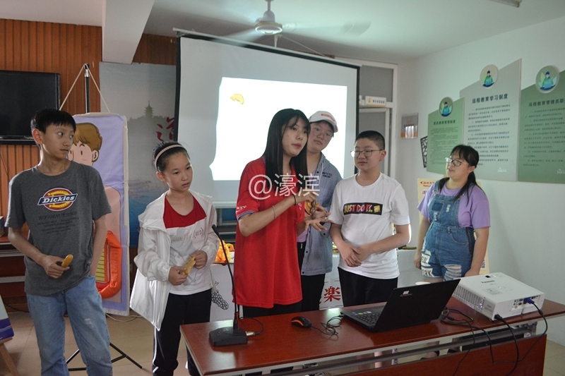弘运社区：关爱青少年健康 暑期讲座益处多2_副本.jpg