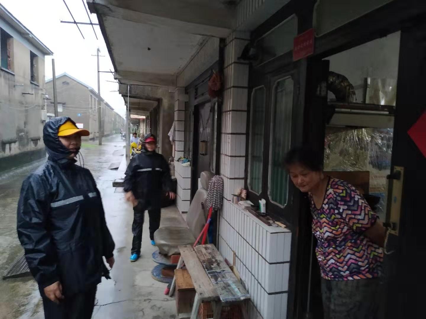 来临时不放心老旧小区再次走访