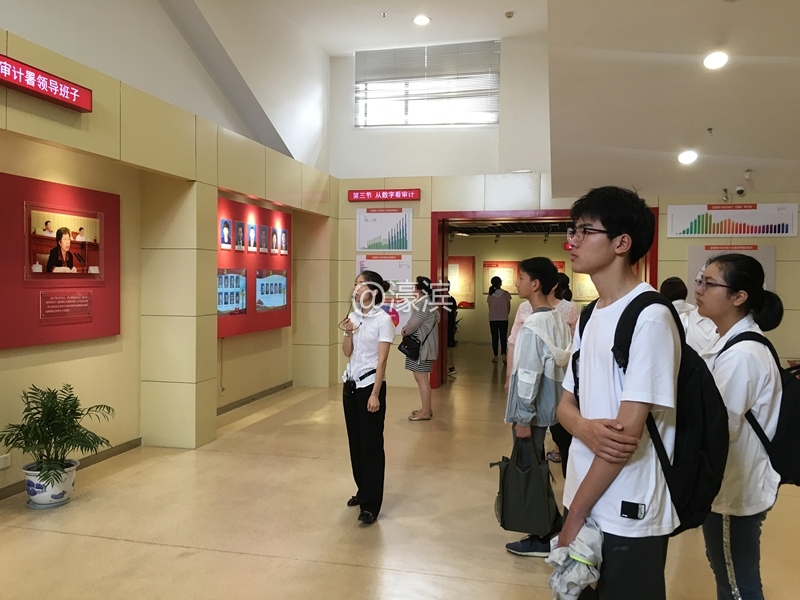 弘运社区：参观博物馆 感受科学和人文魅力1_副本.jpg