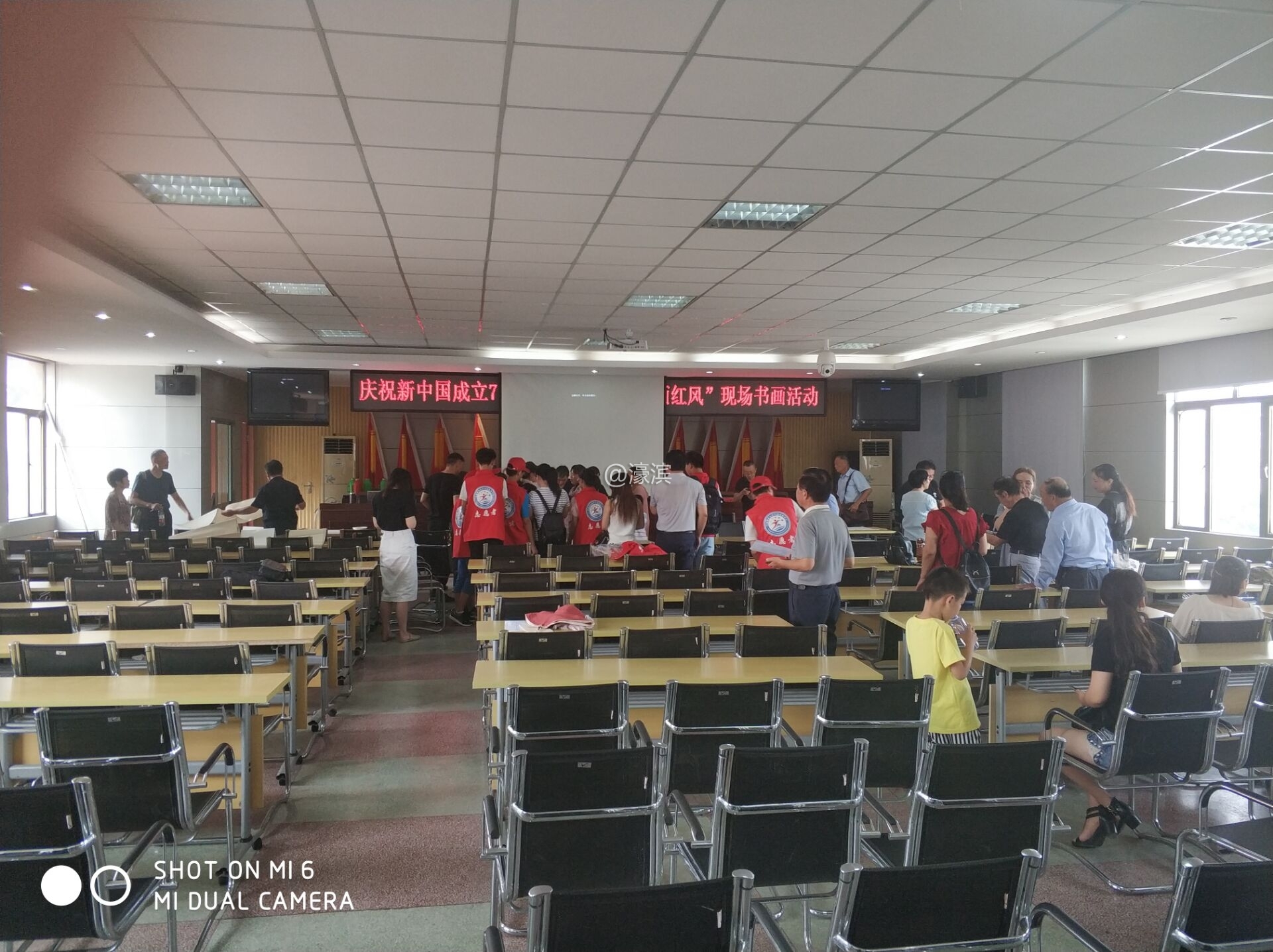 大家踊跃向大师们请教与求字求画