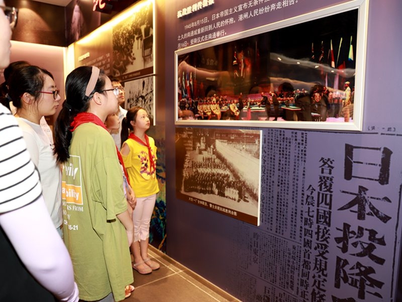 参观革命烈士史料馆