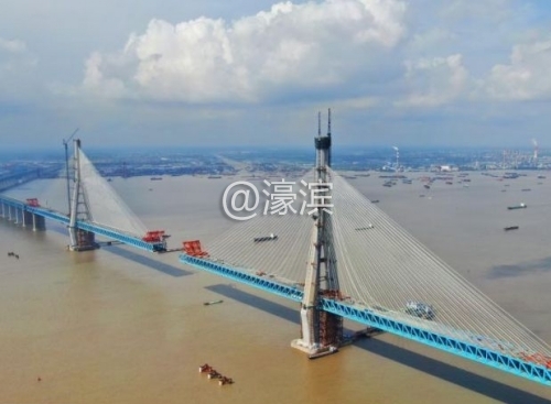 沪通长江大桥全桥贯通在即.jpg
