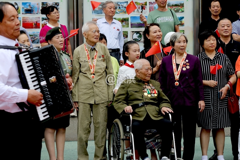 南通老干部快闪迎国庆 (3).jpg