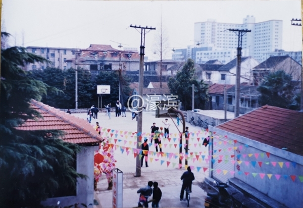 90年代唐闸工人文化宫篮球场.jpg