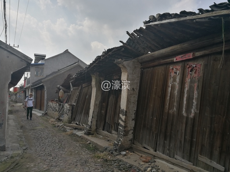 记录者的视角，古镇余西会不会沦为一堆废墟
