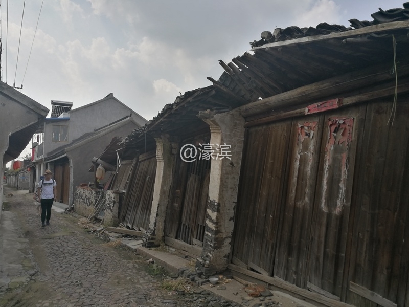 记录者的视角，古镇余西会不会沦为一堆废墟