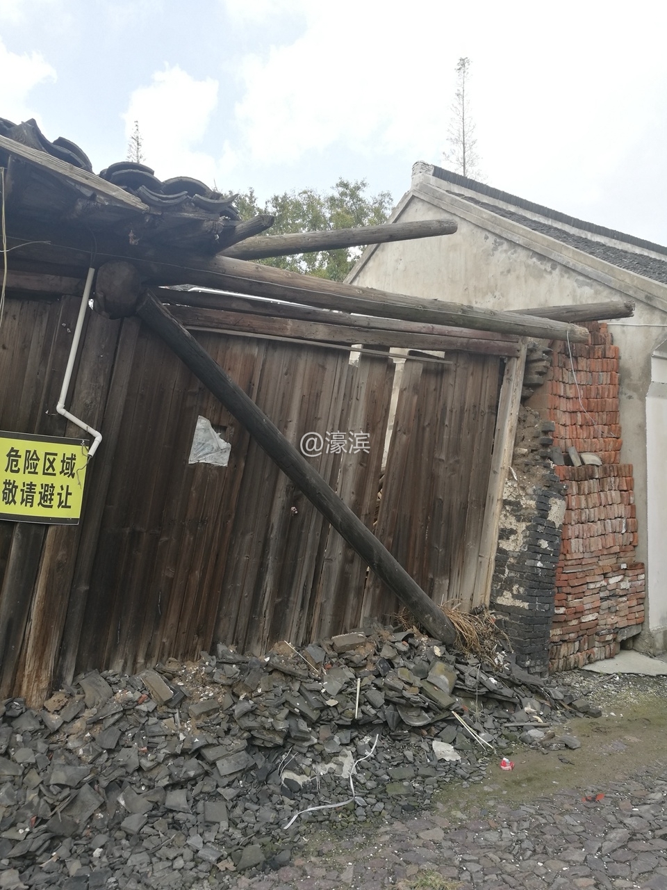 记录者的视角，古镇余西会不会沦为一堆废墟