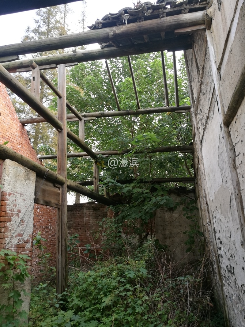 记录者的视角，古镇余西会不会沦为一堆废墟