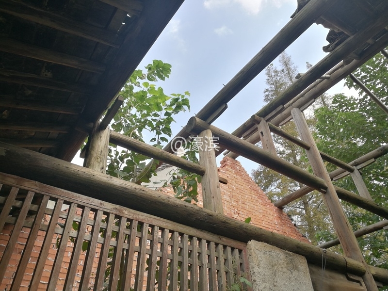 记录者的视角，古镇余西会不会沦为一堆废墟