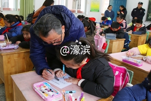 濠西社区：书法说宪法 法律伴我行2_副本.jpg