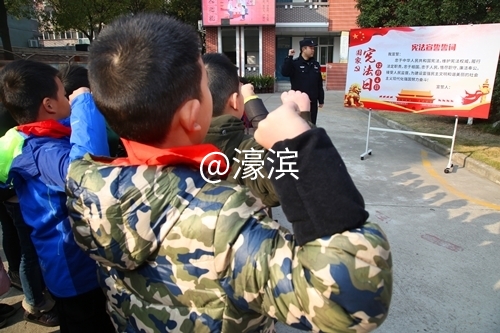 濠西社区：书法说宪法 法律伴我行3_副本.jpg