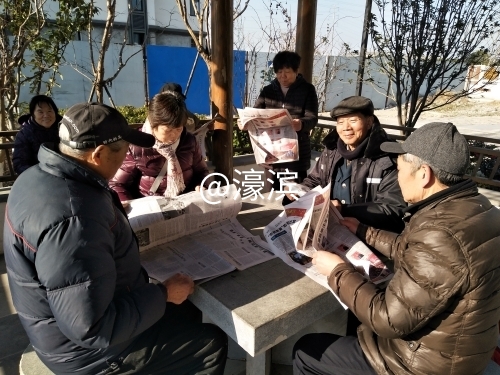 阅读报纸_conew1.jpg