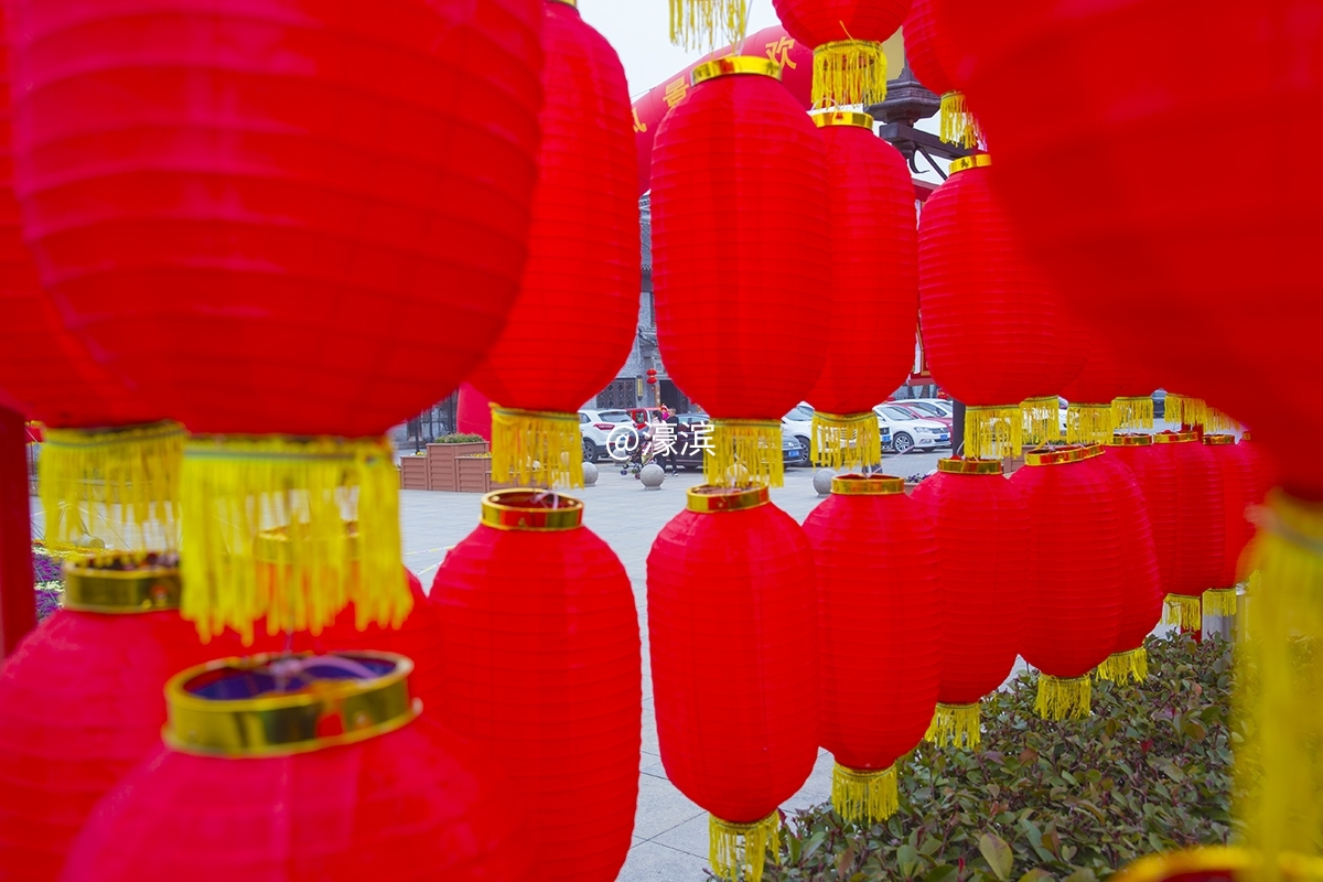 千年古城东大街 红灯高挂年味足 (3).jpg