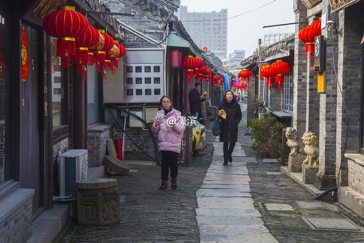 千年古城东大街 红灯高挂年味足 (5).jpg