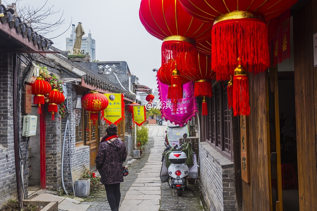 千年古城东大街 红灯高挂年味足 (6).jpg
