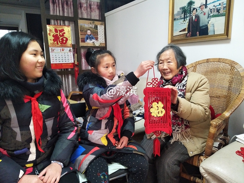 0120濠西社区：关怀老干部 暖心过大年1.jpg