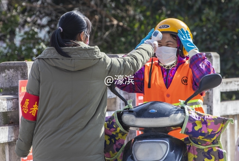 南通老小区严防死守阻新冠    (5).jpg